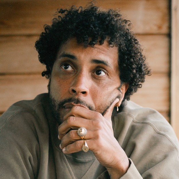 disiz - Auteur-compositeur, interprète. Sortie du single « Melodrama » (feat. Theodora), record de longévité en 1re place des charts, et de l’album On s’en rappellera pas, classé 22 fois dans le Top Album France. Soutenu par notre Action culturelle.&nbsp;