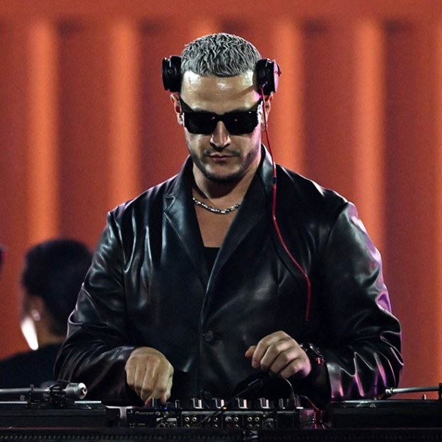 DJ Snake - Composer, singer-songwriter. Released the singles “Noventa” (featuring J Balvin) and “Something Wrong” (featuring Don Toliver), biggest solo DJ show with “The Final Show” at the Stade de France, world tour (India, USA, etc.). Supported by our Cultural Action programme.