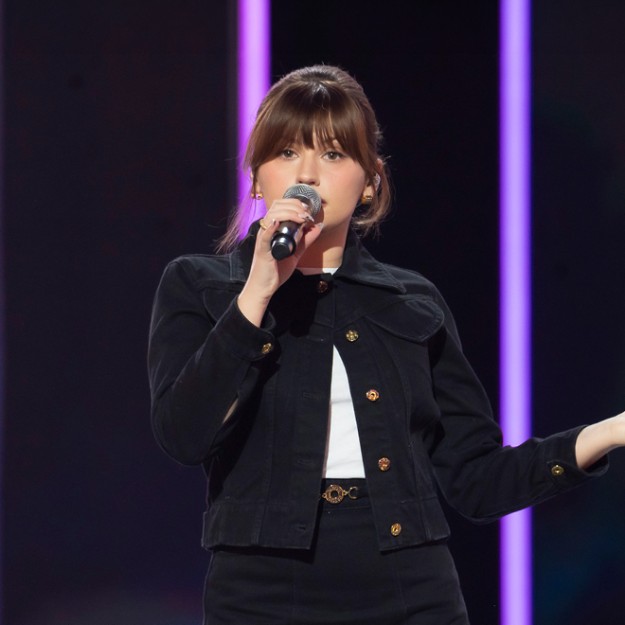 Marine - Composer, singer-songwriter. Released the platinum album “Cœur maladroit”. “Star Academy Tour” and solo “Cœur maladroit Tour”. Single “Restes d’averses” featured in the film “Regretting You”.